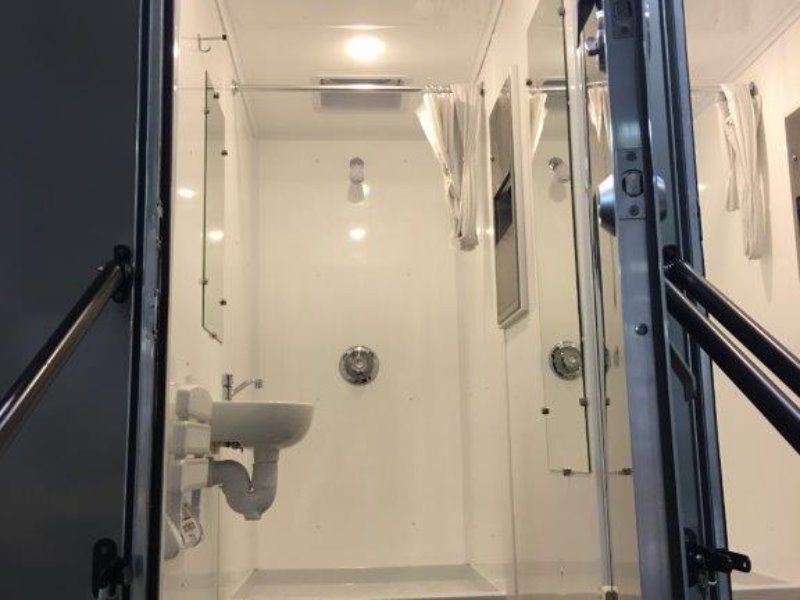 10STALL SHOWER TRAILER 068